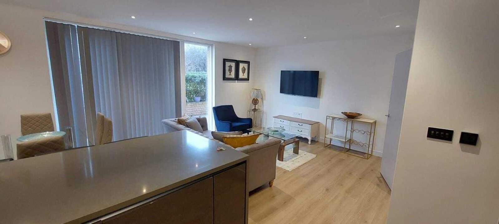 2 Bed Property Close To Heathrow Airport Hounslow Exterior foto