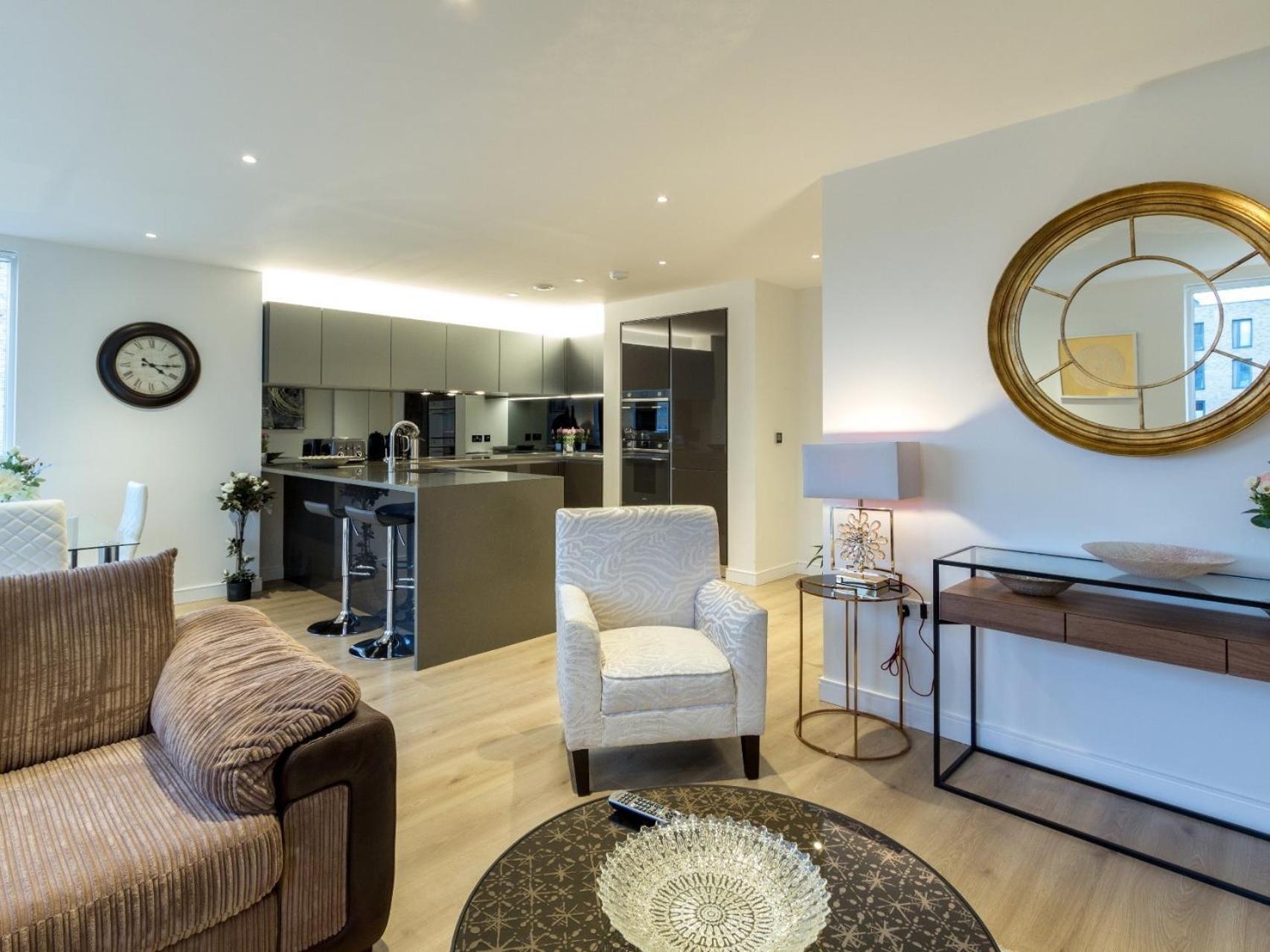 2 Bed Property Close To Heathrow Airport Hounslow Exterior foto